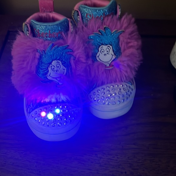 ❤️Skechers Dr Seuss Lite up High tops - Picture 2 of 4